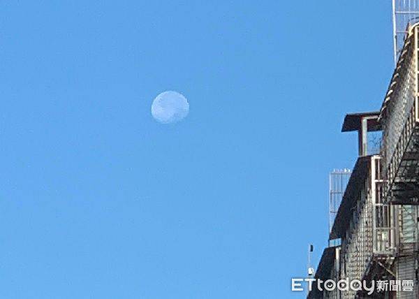 [問卦] 月亮晚上才出現的掛？