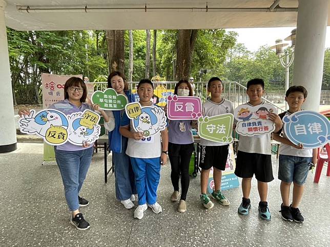 草屯鎮公所政風室辦理拒收餽贈與廉同行宣導國小學生熱烈參與（記者張瑞惠攝）