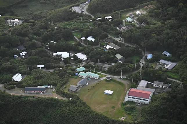 ▲日本九州鹿兒島外海的吐噶喇群島（トカラ列島）近海，自6月21日開始已發生千次地震，頻繁的地震讓島上居民疲於應付，鹿兒島縣十島村的村長久保源一郎表示，將在明天清晨安排船班，讓有意撤離的島民進行島外避難。（圖／美聯社／達志影像）