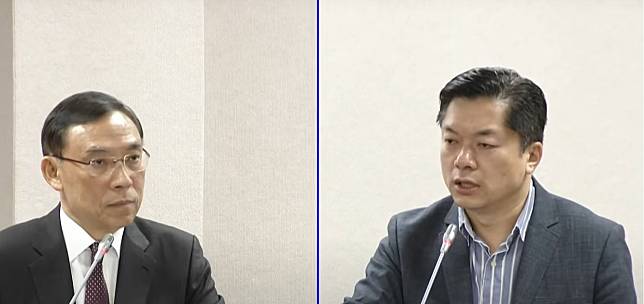 法務部長蔡清祥(左)28日在立法院司法及法制委員會備質詢。右為民進黨立委陳俊宇。(翻攝國會頻道)