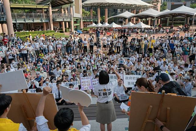 新北幼兒園疑餵藥案引起社會關注，18日還有家長走上街頭抗議。 圖：翻攝王婉諭臉書