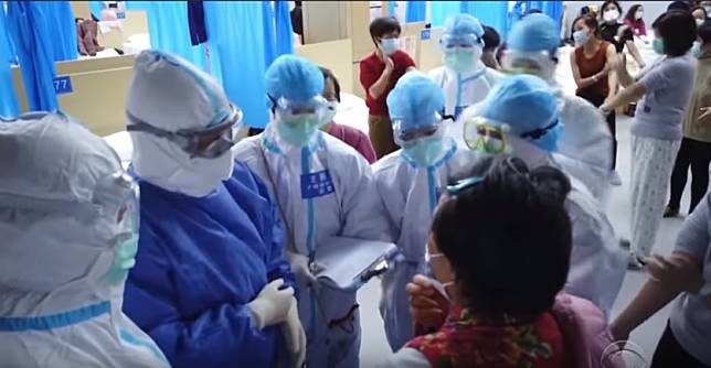 武漢肺炎（COVID-19）疫情重創南韓，有近1300名新天地教會信徒出現類似症狀已安排優先採檢，預期這兩天恐將爆發一波確診潮。   圖：翻攝Youtube
