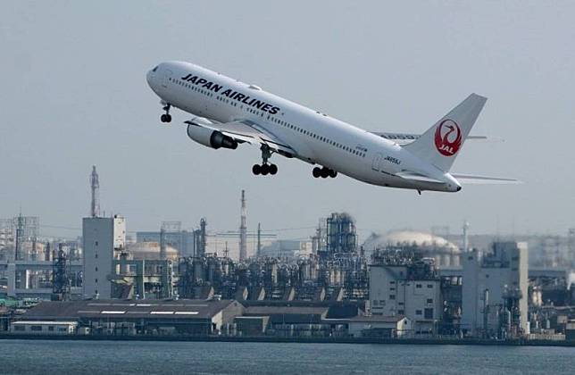 日本航空證實，接獲委託明天下午自日本載運AZ疫苗來台；日航明天只有JL 809航班會抵達桃園機場，預計下午2點40分降落。(資料照，日航提供)