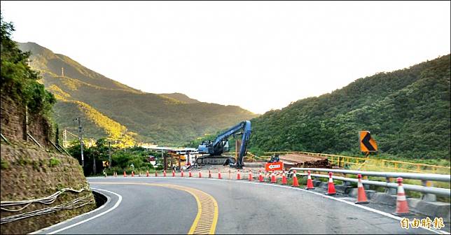 公路總局斥資9億元在南迴公路獅子鄉丹路段興建1.5公里長高架外環道，改善假日塞車問題。(記者李立法攝)