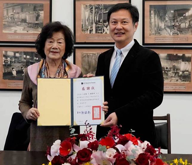 鐵道詩人錦連珍貴手稿文物 家屬捐贈國家鐵道博物館籌備處 厚實館藏深度受矚目