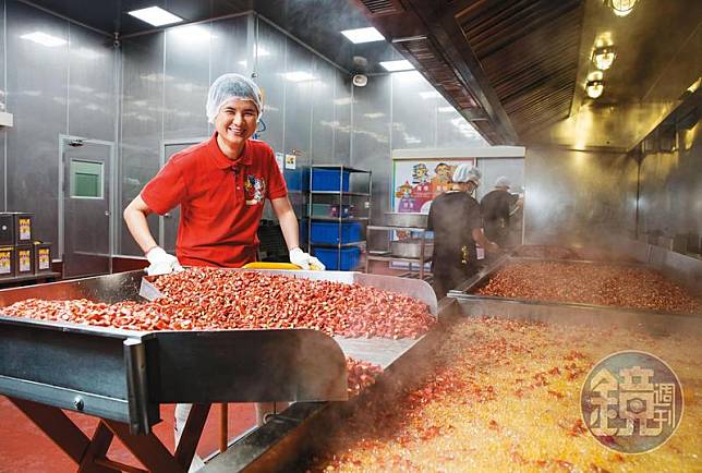 李威辰首創香酥脆椒，獨特零嘴在網路爆紅，如今年營收5千萬元。