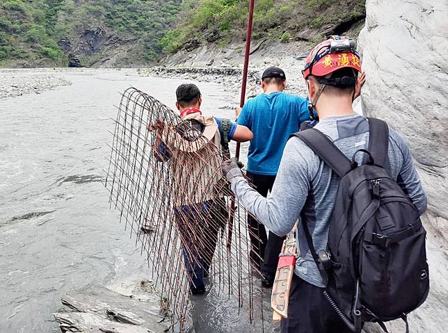 屏東飛龍瀑布十人溪降的五死五人獲救事件；屏東檢方認為，沒有人應負刑事責任。（記者毛莉攝）