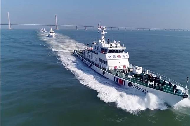 China Coast Guard vessels patrol around the Hong Kong-Zhuhai-Macau Bridge in the video posted on Weibo. Photo: Handout