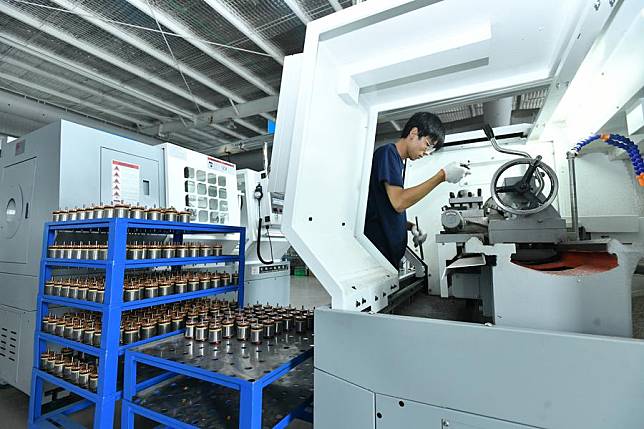 A man operates at a workshop of Hebei Ailees Auto Parts Co., Ltd. in Hejian city, north China's Hebei province, Aug. 10, 2024. (Xinhua/Mu Yu)