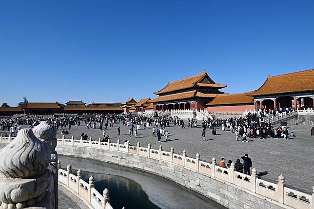 Tourists visit the Palace Museum along the Central Axis in Beijing, capital of China, Feb. 2, 2025. (Xinhua/Zhang Chenlin)