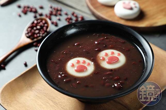 「貓掌紅豆湯」Q勁厚實，和粒粒鬆棉的紅豆很對味。（50元／碗）