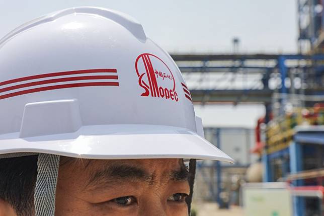 Demand for Sinopec’s oil refining facilities fell to 66 per cent last month from 91 per cent in January. Photo: Simon Song