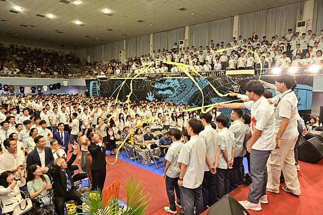 台中一中87屆畢籌會設計畢典花費不少心思，內容相當受到同學歡迎。翻攝fb臺中一中