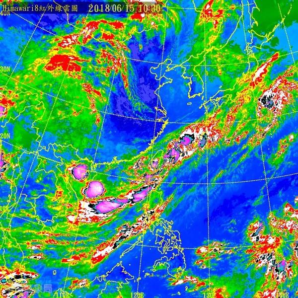 熱帶性低氣壓今天已於上午7時至8時間由高雄沿岸進入台灣西南部陸地。(圖擷取自中央氣象局)