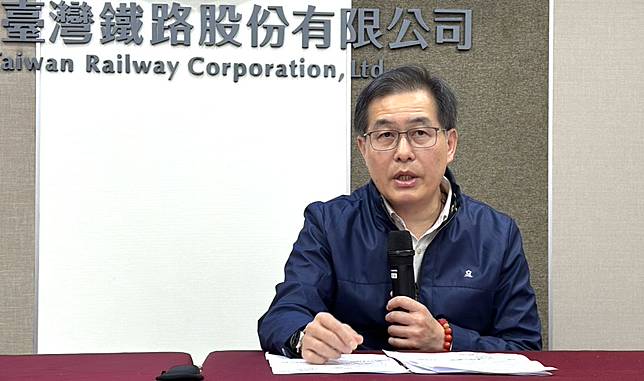 台鐵列車接連發生多起乘客脫序行為，台鐵總經理馮輝昇二十三日表示即刻啟動「跨轄護車」提高見警率、強力執法等兩大改善措施。（中央社）