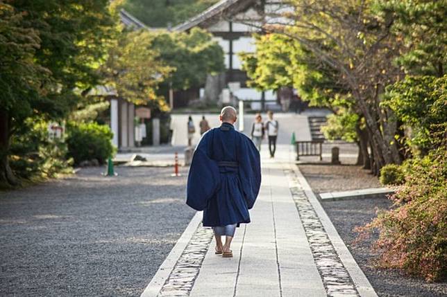 日本佐賀縣擁有650年歷史的「圓通寺」慘遭付之一炬。縱火犯竟是寺內28歲的見習和尚森永吉。（示意圖，photo-ac）