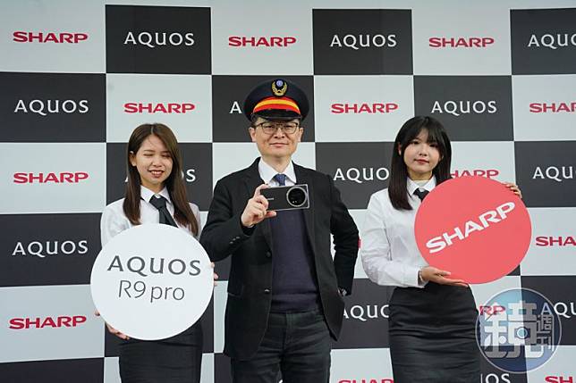 搶紅包商機，日系夏普農曆年前推出旗艦手機 AQUOS R9 Pro配備業界最大的1/0.98英吋感光元件與三顆徠卡鏡頭系統。