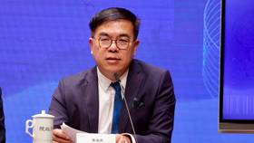 環境部環管署長顏旭明被質疑涉圖利，環境部彭啓明部長下令調查。李政龍攝