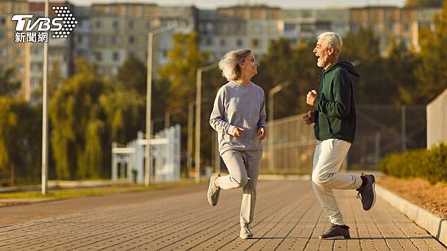 長壽的人會把運動融入生活。（示意圖／shutterstock達志影像）