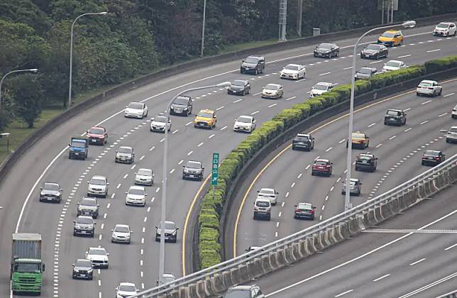 國道 車潮 收假 連假 放假 塞車 紫爆