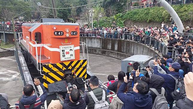 臺鐵今年最後專列包車團體 南方公園鐵道社 𣈱遊內灣線竹東音樂巷