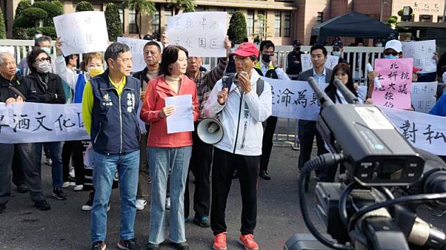 就建國啤酒廠爭議，國民黨立委王鴻薇預告將再次與周邊里民、文資團體、文史團體到內政部國土署抗議。 圖：讀者提供（資料照）