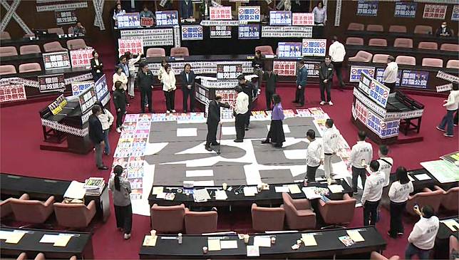 2公投案掀朝野攻防戰，柯建銘點名傅崐萁、黃國昌、韓國瑜釘孤枝、決一死戰。圖／台視新聞