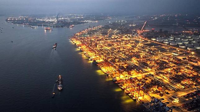 An aerial drone photo taken on May 9, 2024 shows the night view of Qinzhou Port in Qinzhou, south China's Guangxi Zhuang Autonomous Region. (Xinhua/Zhang Ailin)