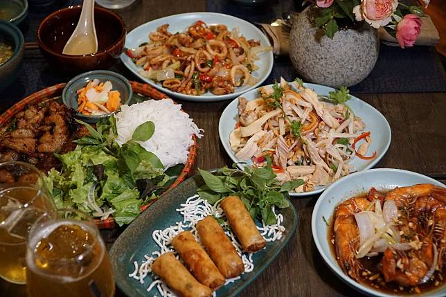 想體驗越式料理吃到飽，就到首都河都的HOME Mộc Restaurant