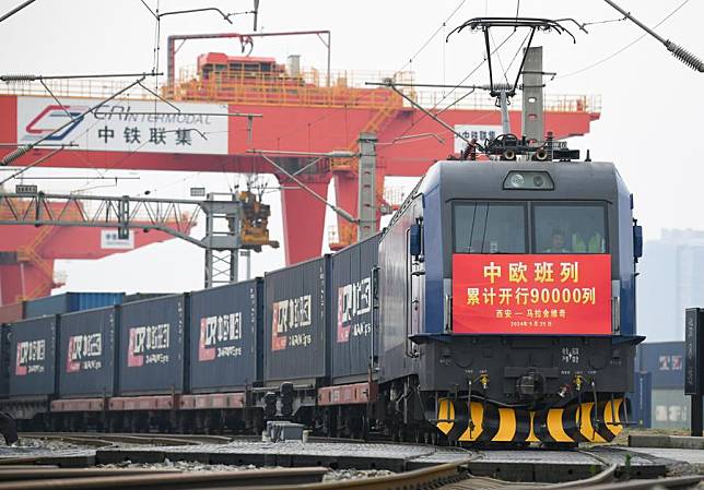 Freight train X8157, which is bound for Malaszewicze, Poland, departs from Xi'an, the capital city of northwest China's Shaanxi Province, on May 25, 2024. A train fully loaded with diverse goods departed from Xi'an on Saturday morning, bound for Malaszewicze, Poland, marking a significant milestone as the total number of China-Europe freight train trips has surpassed 90,000. To date, China-Europe freight trains have transported more than 8.7 million twenty-foot equivalent unit (TEU) containers of goods, valued at 380 billion U.S. dollars, according to China State Railway Group Co., Ltd. (Xinhua/Zhang Bowen)