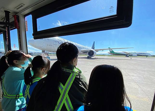 機場公司邀請國小師生參訪桃園機場。（桃園機場公司提供）