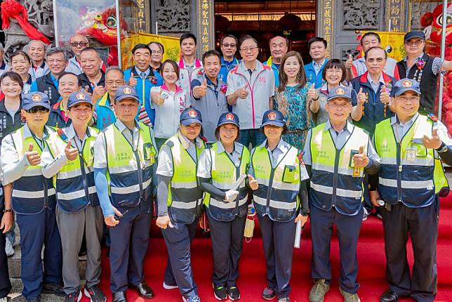 中壢三教紫雲宮恭祝關聖帝君聖誕，市長張善政感謝廟方積極投入公益。 （新聞處提供）