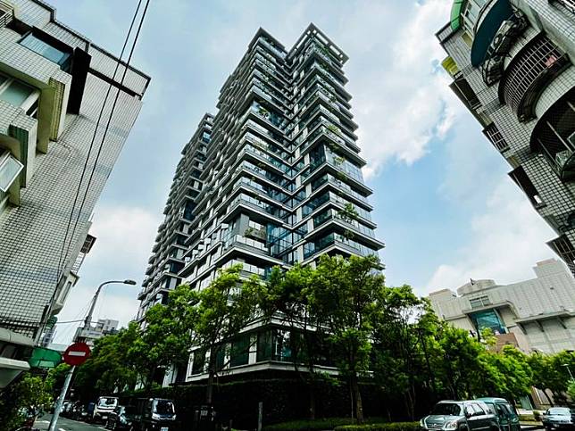 「潤泰敦峰」5月交易18樓戶，總價約1.8億元、單價202.7萬元，買家是外籍人士以無貸款方式取得。台灣房屋建國民生加盟店提供