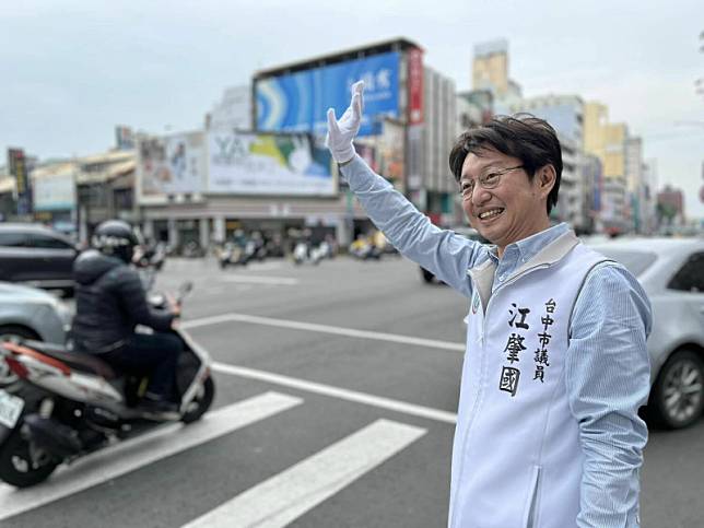 江肇國投入立委初選，每天早晚都要站路口。 江肇國/提供