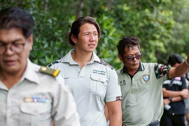 ทราย สก๊อต ทายาทสิงห์รุ่น 4 ใส่ชุดเจ้าหน้าที่