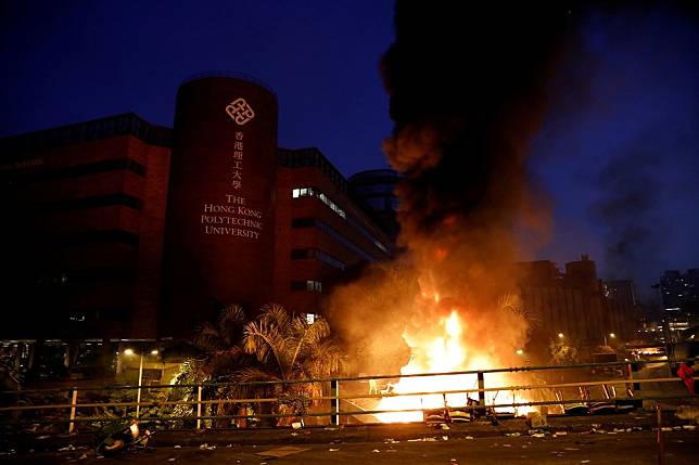 香港理工大學也成為反送中「戰場」。（湯森路透）