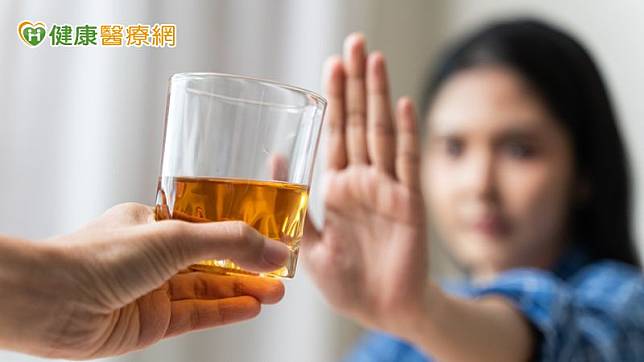 臺灣酒精不耐症協會、臺灣酒害防治協會以及國民健康署共同發起5月9日為「臺灣無酒日」，呼籲民眾注意酒精對健康的影響。