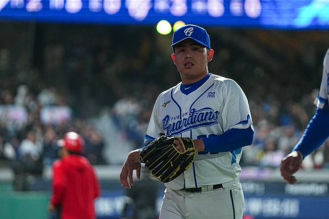 曾峻岳登板測試燈光秀　陳金鋒：以不要影響球員為原則