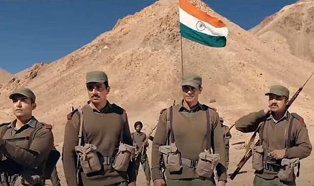 以中印邊界衝突為劇情主軸的印度愛國電影《印度人》(Bharateeyans)近期上映，讓中國小粉紅氣炸。(圖翻攝自《印度人》預告片)