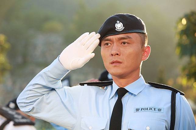 楊明經常飾演警察，亦強調支持警隊嚴正執法；犯法就係犯法，無藉口。