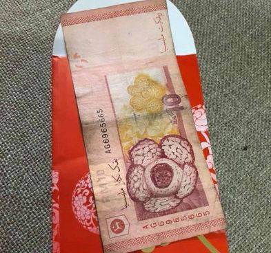 ▲馬來西亞網友PO出自己收到舊鈔紅包會觸霉頭，引發網友正反意見。（圖／翻攝自星洲網）