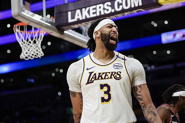 洛杉磯湖人隊的明星球員戴維斯(Anthony Davis)受傷傷退。法新社