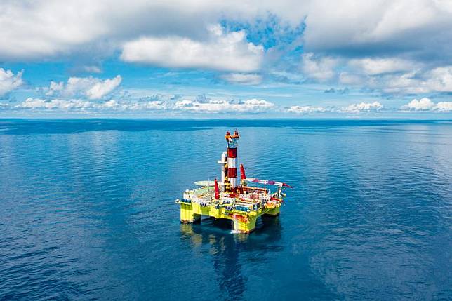This aerial drone photo taken on Nov. 3, 2023 shows a drilling platform at the Kaiping South oilfield in the eastern part of the South China Sea. (Xinhua)
