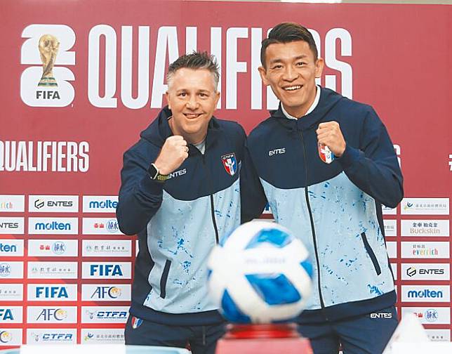 陳柏良（右）及中華隊總教練懷特展現21日主場出戰馬來西亞必勝決心。（陳怡誠攝）