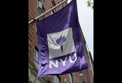 NYU ระบุว่าตัวเองเป็นวิทยาลัยแพทย์ระดับท๊อป 10 แห่งเดียวของสหรัฐฯที่เสนอโครงการฟรีค่าเล่าเรียนในลักษณะนี้ให้กับนักศึกษาแพทย์