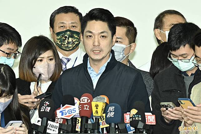 台北市長蔣萬安今視察聯合醫院和平院區，會前受訪。(記者塗建榮攝)