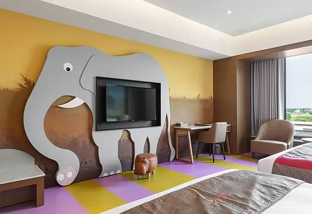 飯店設有兒童遊戲室、室內兒童賽車場，讓小朋友可以享受奔馳的快感。(圖片提供/Ｈotels.com)