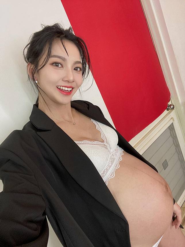 陳緗妮曬出孕肚照，很期待當媽媽。(翻攝自臉書)