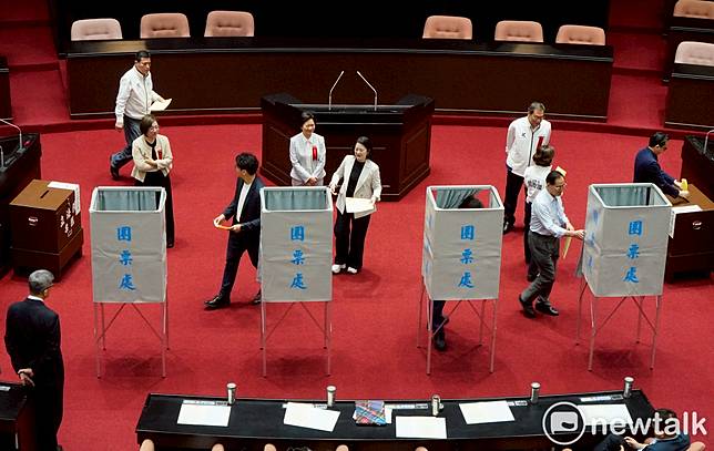 立法院院會上午針對總統賴清德彈劾案進行投票。   圖：張良一/攝