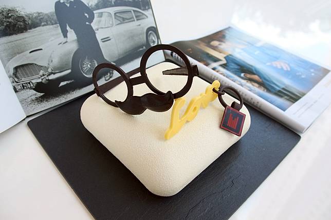 「阿爸的目鏡」限定款蛋糕，預訂期間自即日起至2021年8月4日(圖/日月千禧酒店)